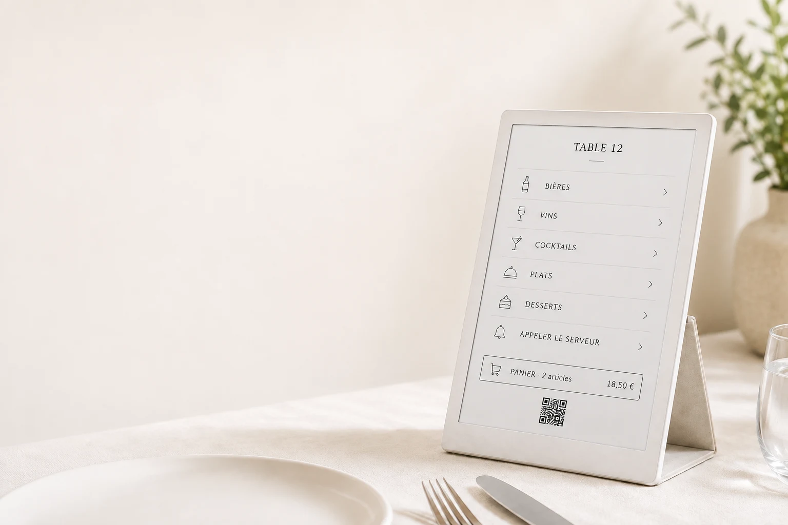 Pad e-paper BEMenu installé sur une table de restaurant